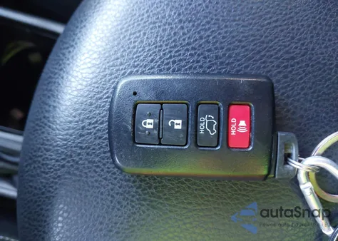 2018 Toyota Rav4 Xle z USA, uszkodzony, nr VIN JTMRFREV4JD247742